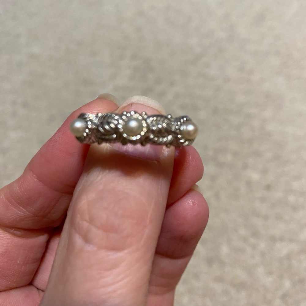 Judith Ripka  Silver Pearl Ring